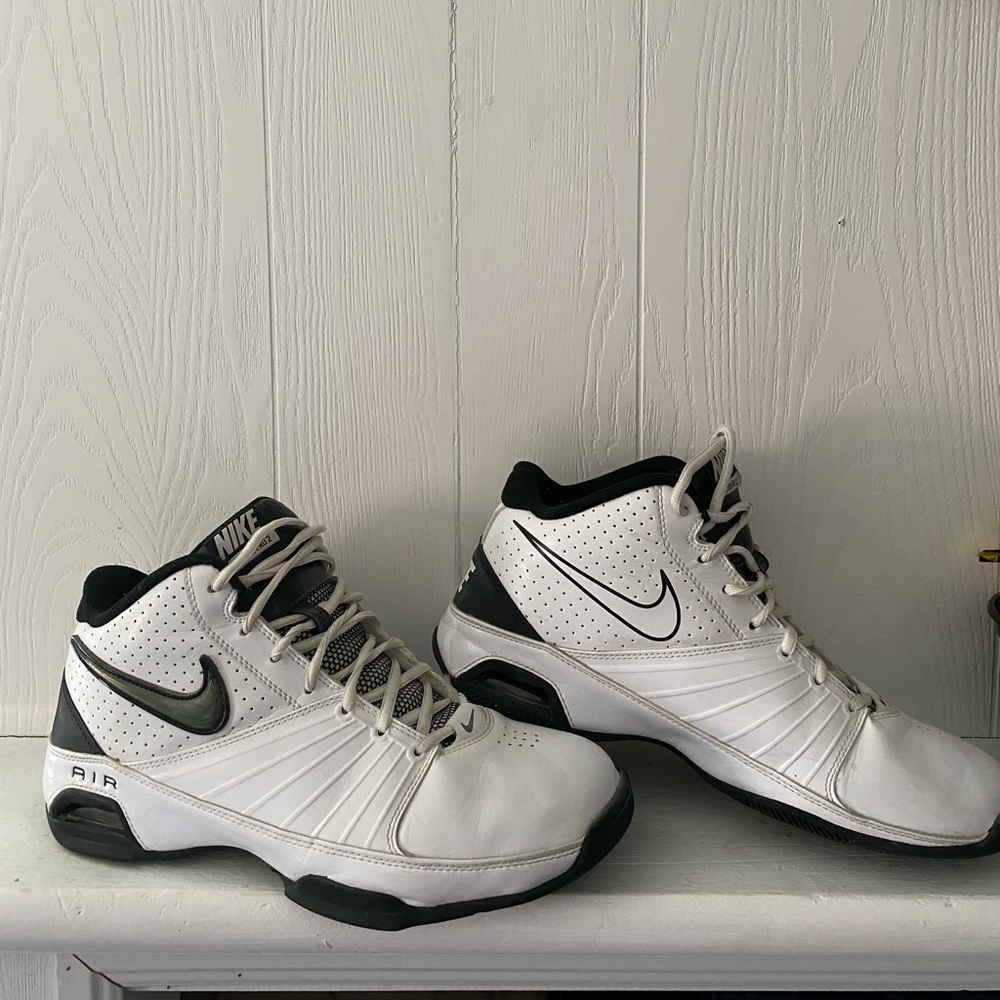 Nike Air Visi Pro 2 Basketball Shoes.